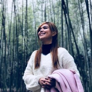 Meet your Posher, Lara